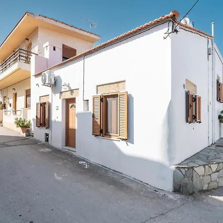 Alicia's Traditional In Paradisi Nyaraló