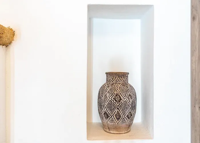 Alicia's Traditional In Paradisi Paradeísion