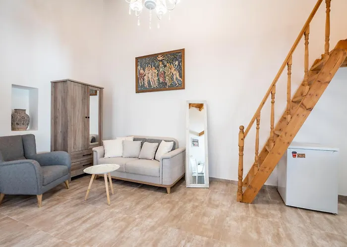 Alicia's Traditional In Paradisi