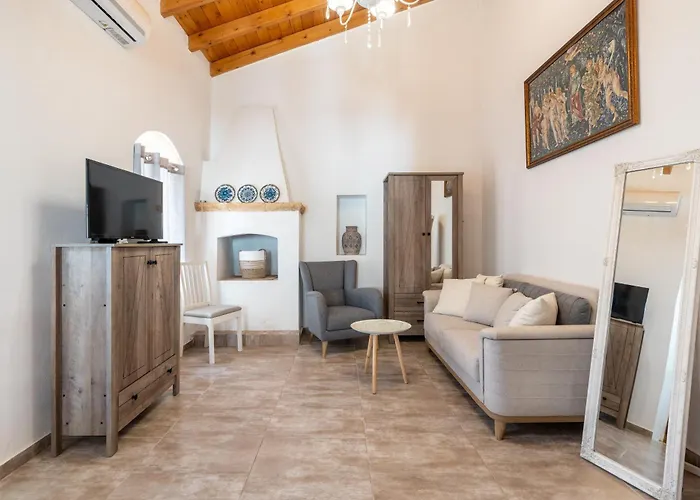 Alicia's Traditional In Paradisi Tatil Evi *